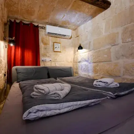 335 Year Old House Of Character In With Jacuzzi On The Roof Terrace And Views 別荘 Xagħra