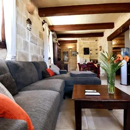 335 Year Old House Of Character In With Jacuzzi On The Roof Terrace And Views 別荘 Xagħra