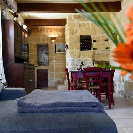 別荘 335 Year Old House Of Character In With Jacuzzi On The Roof Terrace And Views