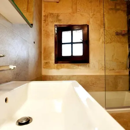 335 Year Old House Of Character In With Jacuzzi On The Roof Terrace And Views * Xagħra