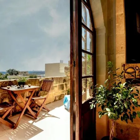 Сasa de vacaciones 335 Year Old House Of Character In With Jacuzzi On The Roof Terrace And Views *