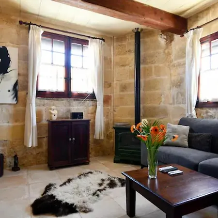 335 Year Old House Of Character In With Jacuzzi On The Roof Terrace And Views Xagħra