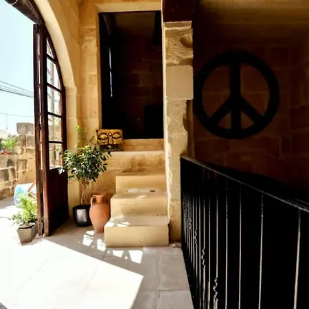 Сasa de vacaciones 335 Year Old House Of Character In With Jacuzzi On The Roof Terrace And Views *