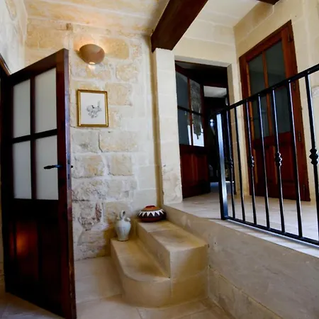 335 Year Old House Of Character In With Jacuzzi On The Roof Terrace And Views Сasa de vacaciones *