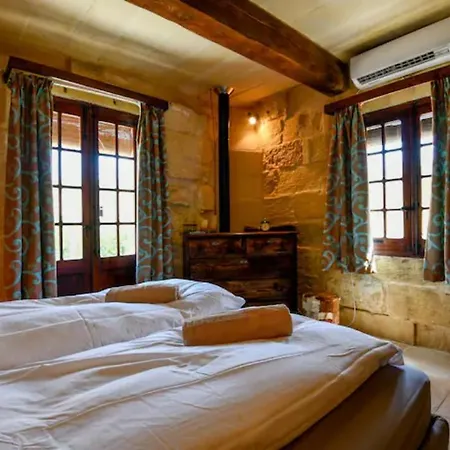 Сasa de vacaciones 335 Year Old House Of Character In With Jacuzzi On The Roof Terrace And Views *