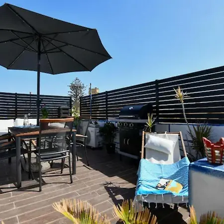 335 Year Old House Of Character In With Jacuzzi On The Roof Terrace And Views Сasa de vacaciones